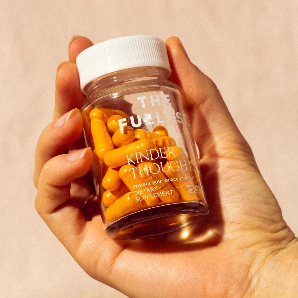 Supplements editorial, capsules in palm